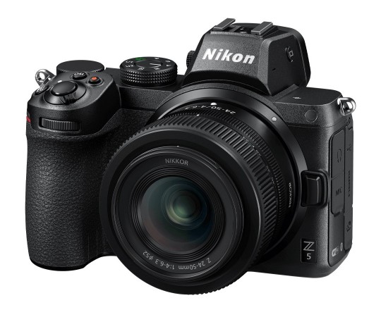 Nikon Z5 hus + 24 - 50 f/4-6,3